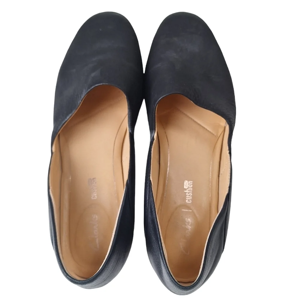 Clarks Pure Tone Sz 7.5 Black Leather Cushioned Slip On Comfy Flats Loafers Shoe